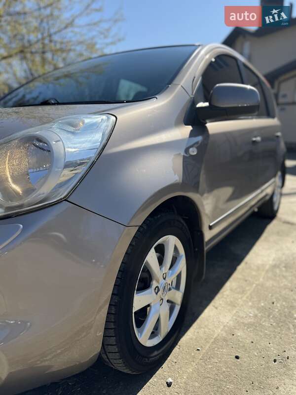 Хетчбек Nissan Note 2011 в Чернівцях