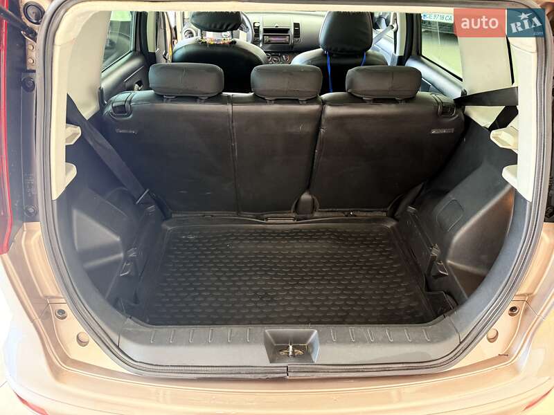 Хетчбек Nissan Note 2011 в Чернівцях