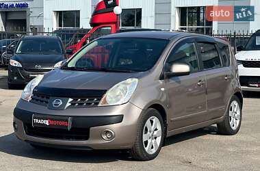 Хэтчбек Nissan Note 2007 в 