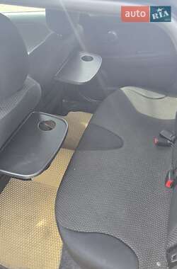 Хэтчбек Nissan Note 2006 в Вышгороде
