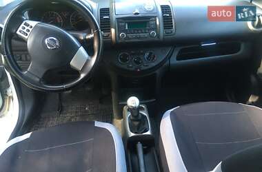 Хэтчбек Nissan Note 2012 в 