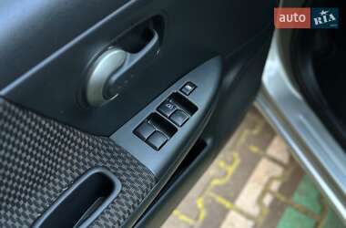 Хэтчбек Nissan Note 2006 в 