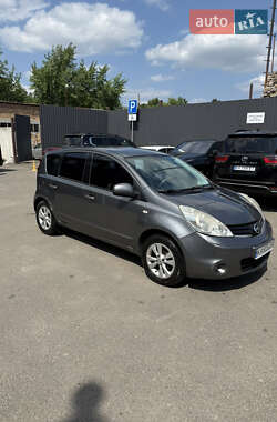 Хэтчбек Nissan Note 2011 в 