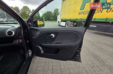 Хэтчбек Nissan Note 2010 в 