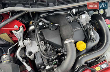 Хэтчбек Nissan Note 2010 в 
