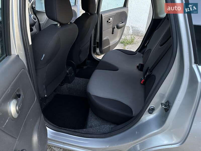 Хетчбек Nissan Note 2009 в Чернівцях