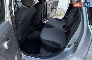 Хэтчбек Nissan Note 2009 в 