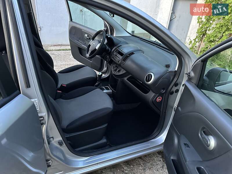 Хетчбек Nissan Note 2009 в Чернівцях