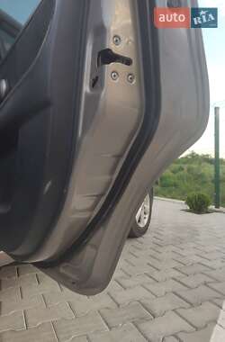 Хэтчбек Nissan Note 2006 в 