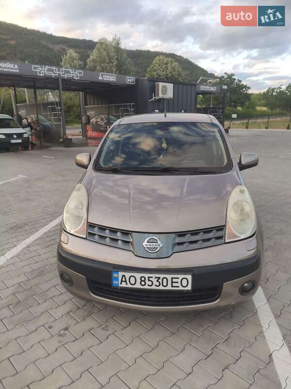Хэтчбек Nissan Note 2006 в Виноградове