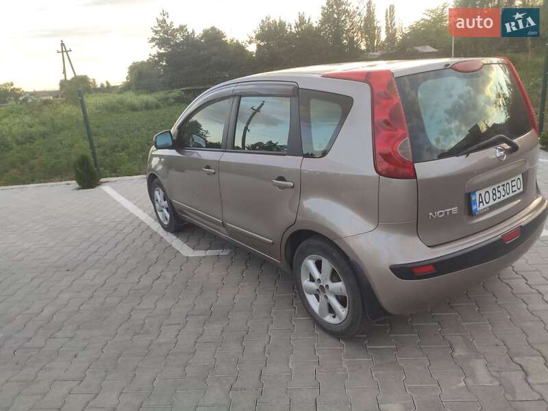 Хэтчбек Nissan Note 2006 в Виноградове
