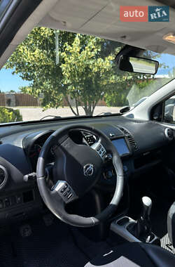 Хэтчбек Nissan Note 2012 в 