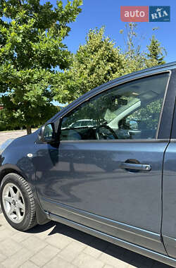 Хэтчбек Nissan Note 2012 в 
