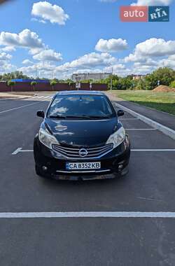 Хэтчбек Nissan Note 2012 в 