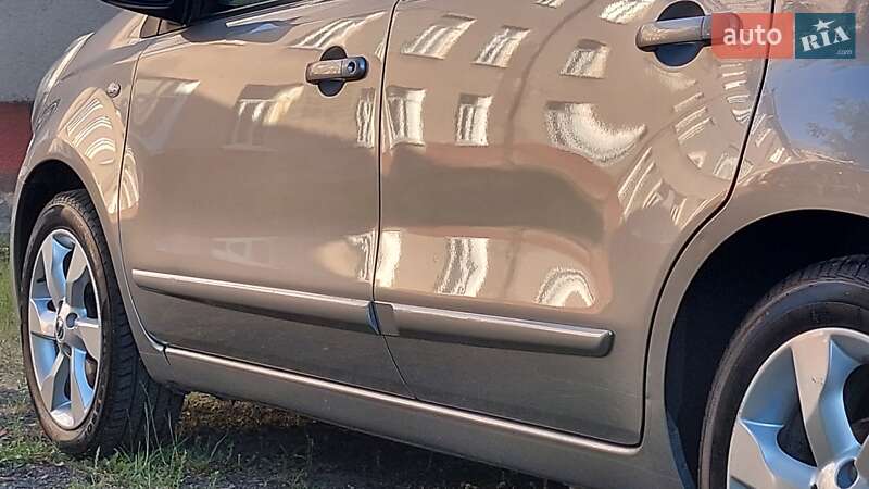 Хетчбек Nissan Note 2010 в Луцьку