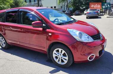 Хэтчбек Nissan Note 2012 в 