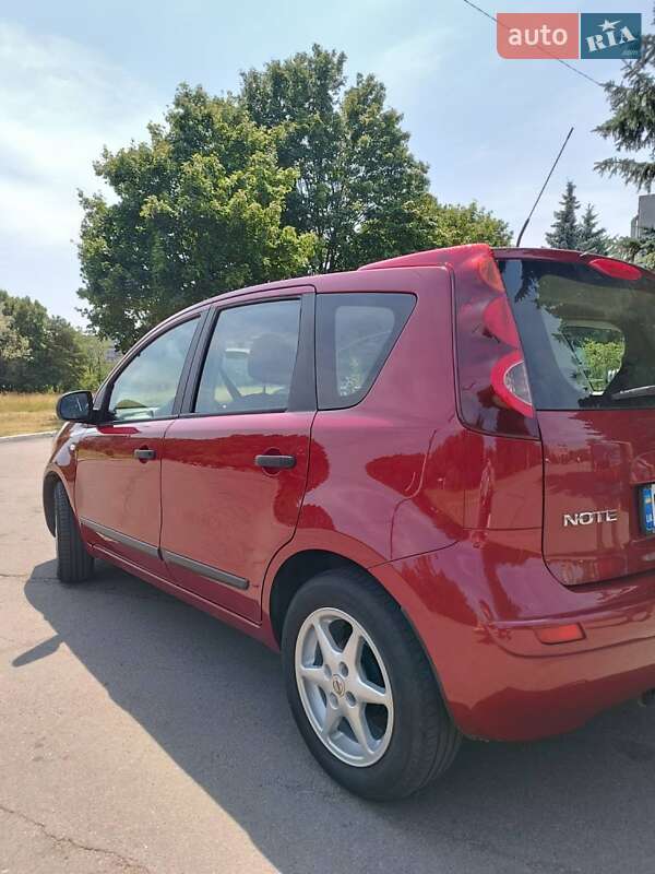 Хэтчбек Nissan Note 2012 в Ровно