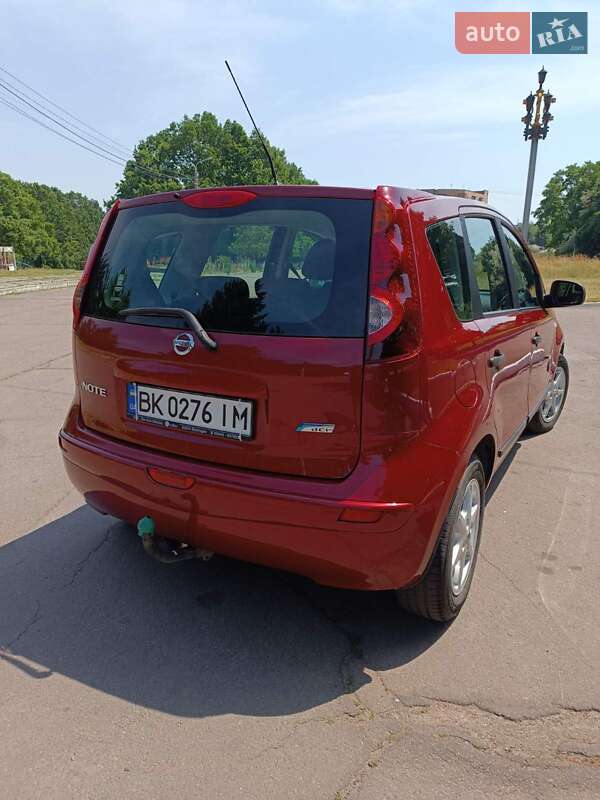 Хэтчбек Nissan Note 2012 в Ровно