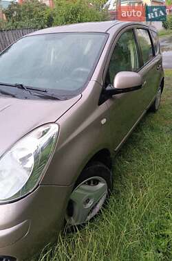 Хэтчбек Nissan Note 2007 в 