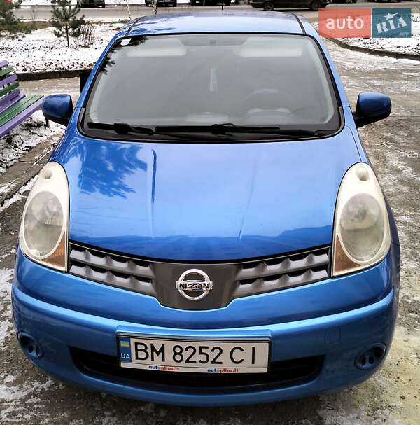 Хэтчбек Nissan Note 2008 в 