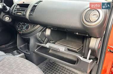 Хэтчбек Nissan Note 2006 в 
