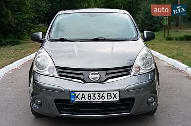 Хэтчбек Nissan Note 2011 в 