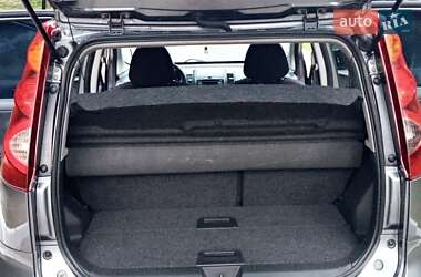 Хэтчбек Nissan Note 2011 в 