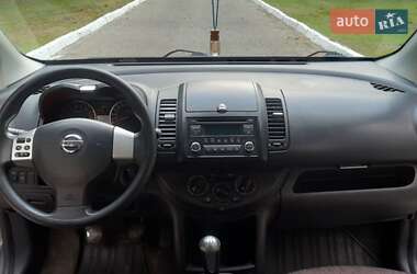 Хэтчбек Nissan Note 2011 в 
