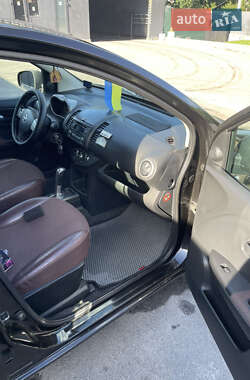 Хэтчбек Nissan Note 2007 в 