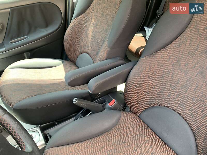 Хэтчбек Nissan Note 2009 в Одессе