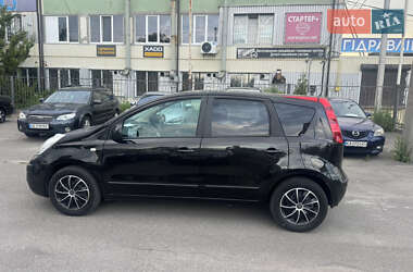 Хэтчбек Nissan Note 2006 в 