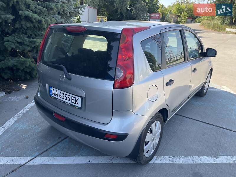 Хэтчбек Nissan Note 2006 в Киеве