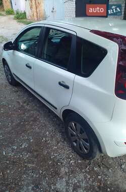 Хэтчбек Nissan Note 2013 в 