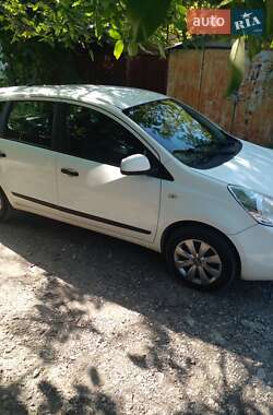 Хэтчбек Nissan Note 2013 в 