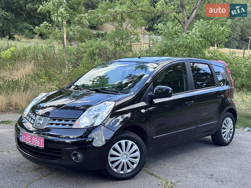 Хэтчбек Nissan Note 2006 в 