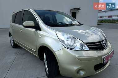 Хэтчбек Nissan Note 2009 в 