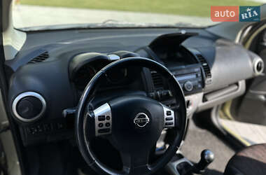 Хэтчбек Nissan Note 2009 в 