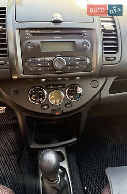 Хэтчбек Nissan Note 2006 в 