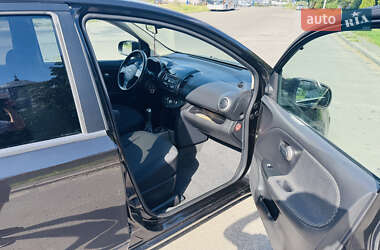 Хэтчбек Nissan Note 2006 в 