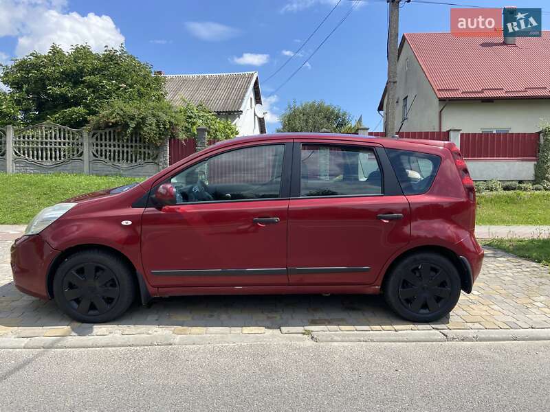 Хэтчбек Nissan Note 2011 в Львове