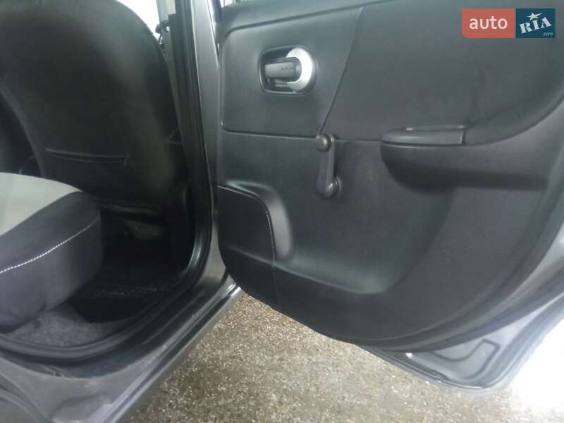 Хэтчбек Nissan Note 2013 в Ивано-Франковске