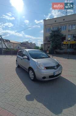 Хэтчбек Nissan Note 2008 в 