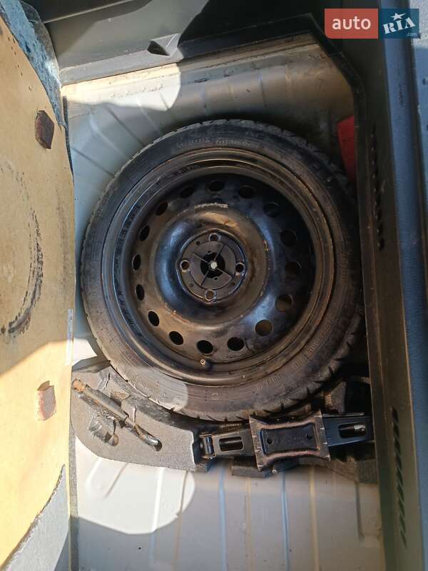 Хэтчбек Nissan Note 2008 в Могилев-Подольске