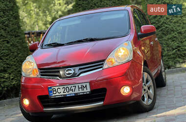 Хэтчбек Nissan Note 2011 в 
