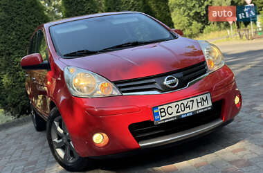 Хэтчбек Nissan Note 2011 в 