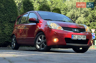 Хэтчбек Nissan Note 2011 в 