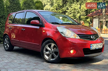 Хэтчбек Nissan Note 2011 в 