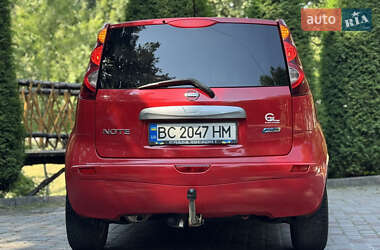 Хэтчбек Nissan Note 2011 в 