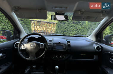 Хэтчбек Nissan Note 2011 в 