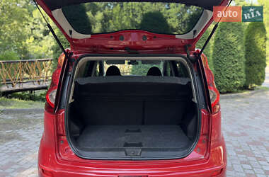 Хэтчбек Nissan Note 2011 в 